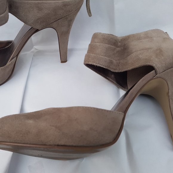 Beige/ Tan Suede- BCBG heels- size 9M - Picture 4 of 4